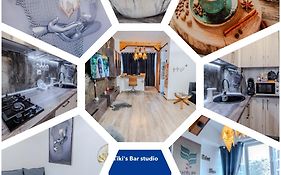 Tiki'S Bar Studio